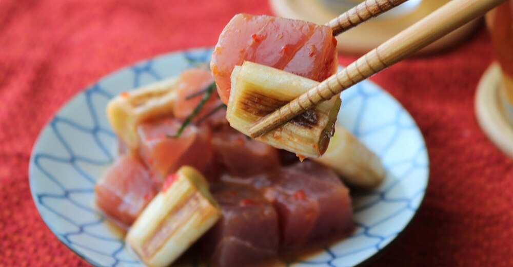 「焼きねぎとマグロのピリ辛あえ」レシピ